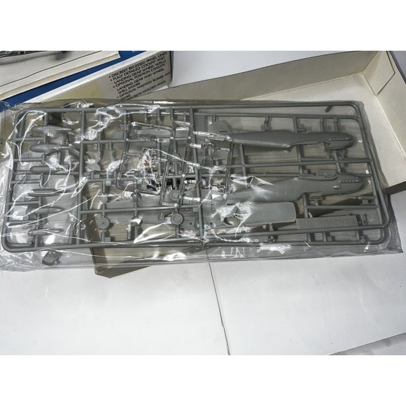 1/72 ACADEMY MINICRAFT MESSERSCHMITT Bf-109E MODEL KIT # 1668 - Picture 6 of 8